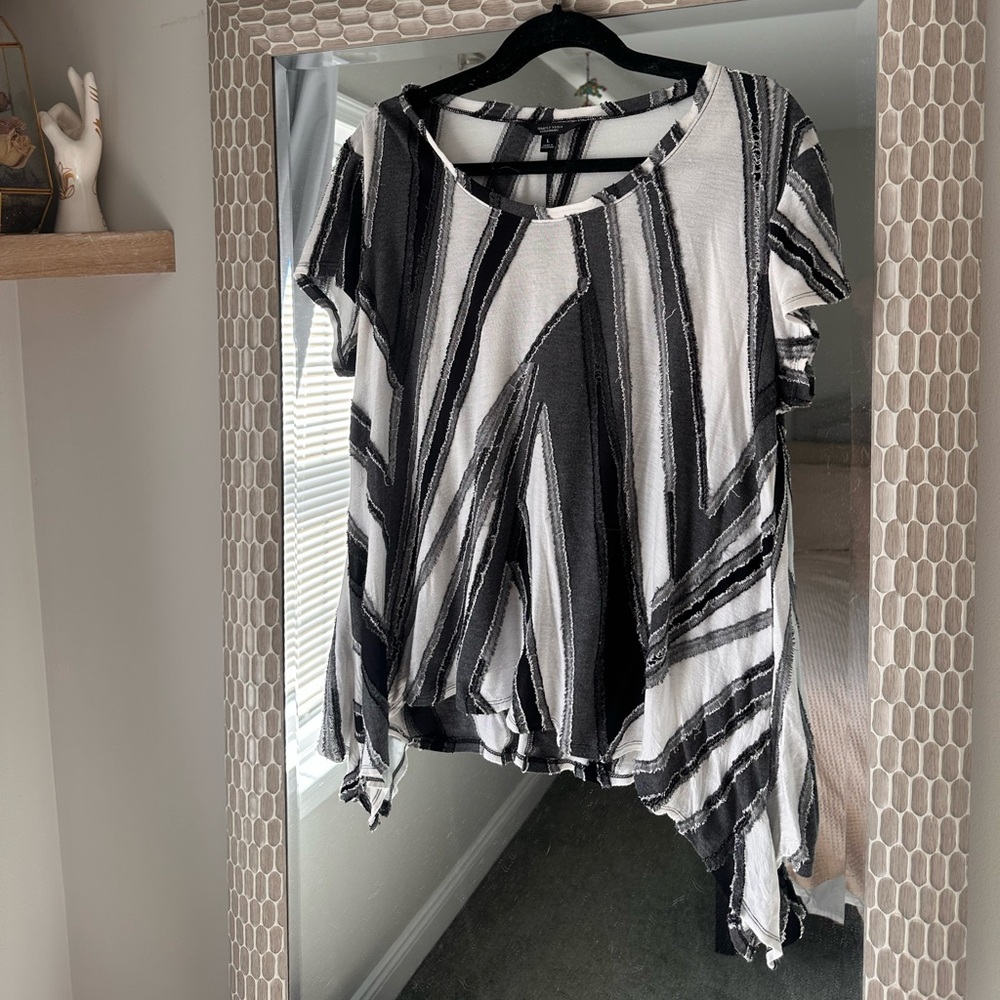 Textured Vera Wang Tshirt